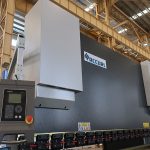 CNC數控全自動電動液壓臥式母線鋼板鈑金切割和折彎機制動機價格出售